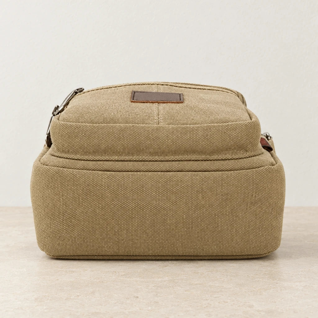 Dessous de la sacoche en tissu beige