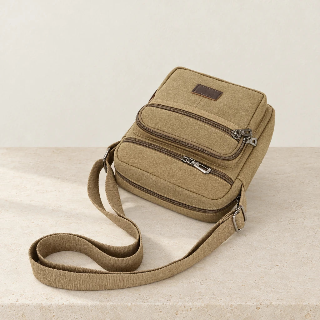 Sacoche en tissu beige posée avec sa sangle
